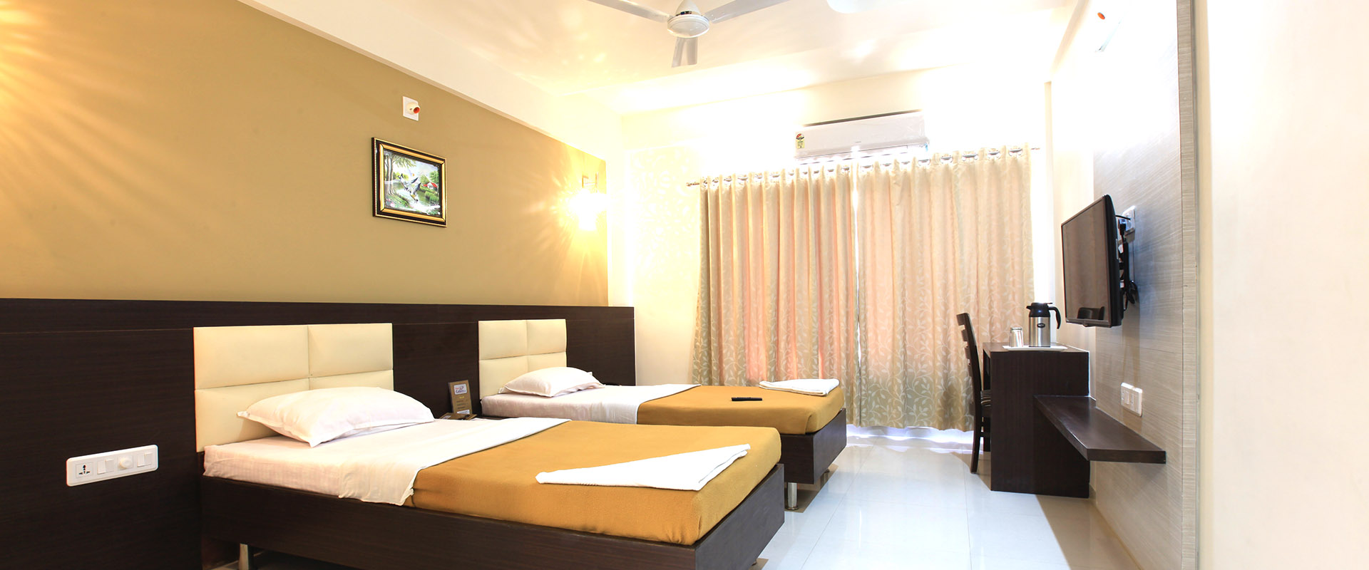 hotel gallexy inn gandhinagar , Best hotel in gandhinagar